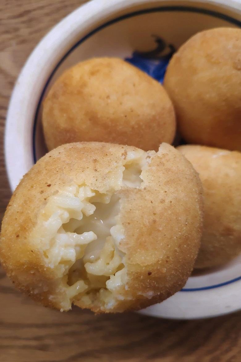 Arancine al burro – arancine s mozzarellou a bešamelom (M)