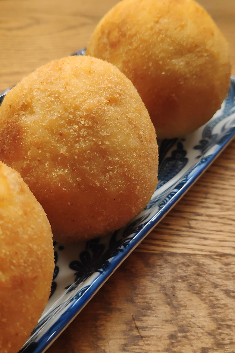 Arancine al burro – arancine s mozzarellou a bešamelom (M)